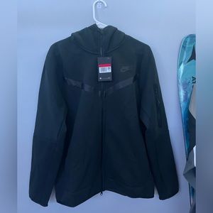 brand new black nike tech